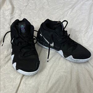 Nike Kyrie 4 youth Basketball Shoes